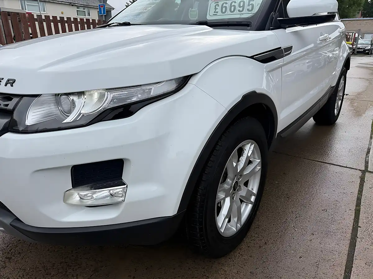 Used 2013 Land Rover Range Rover Evoque Pure White - Interior and Exterior details 10