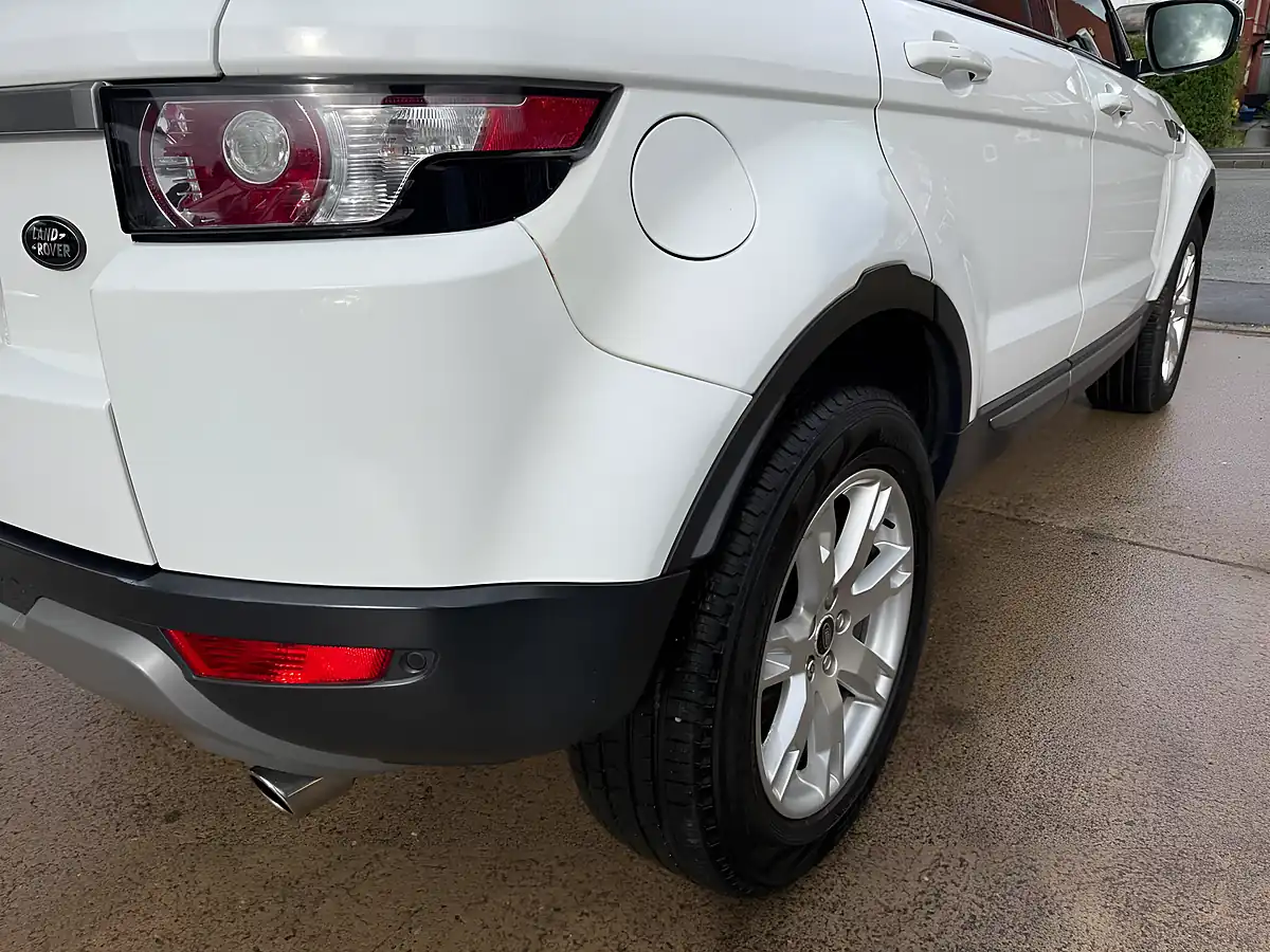 Used 2013 Land Rover Range Rover Evoque Pure White - Interior and Exterior details 11