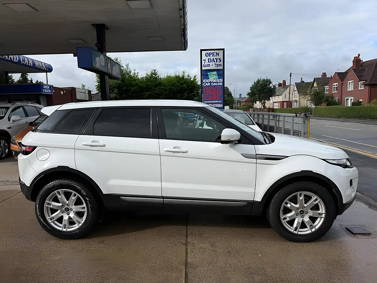 Used 2013 Land Rover Range Rover Evoque Pure White - Interior and Exterior details 2