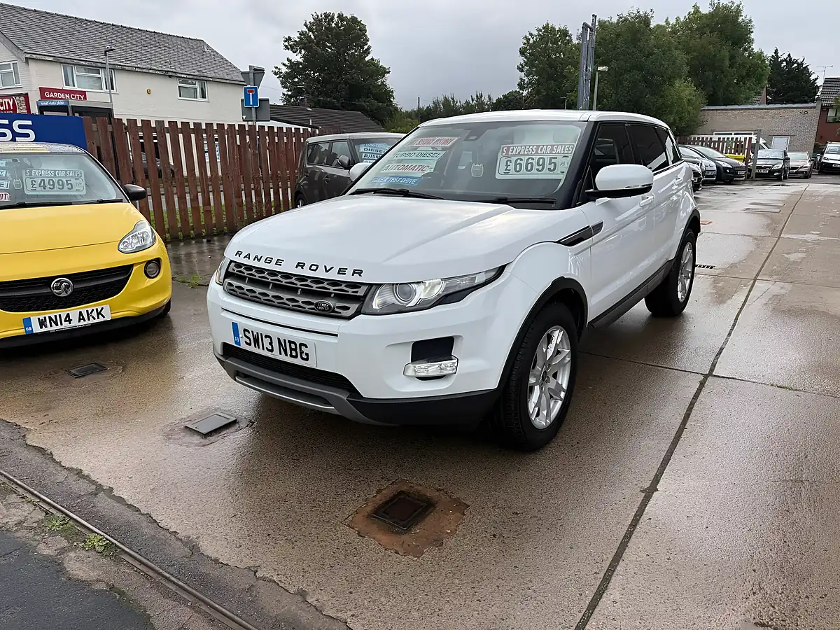 Used 2013 Land Rover Range Rover Evoque Pure White - Interior and Exterior details 7