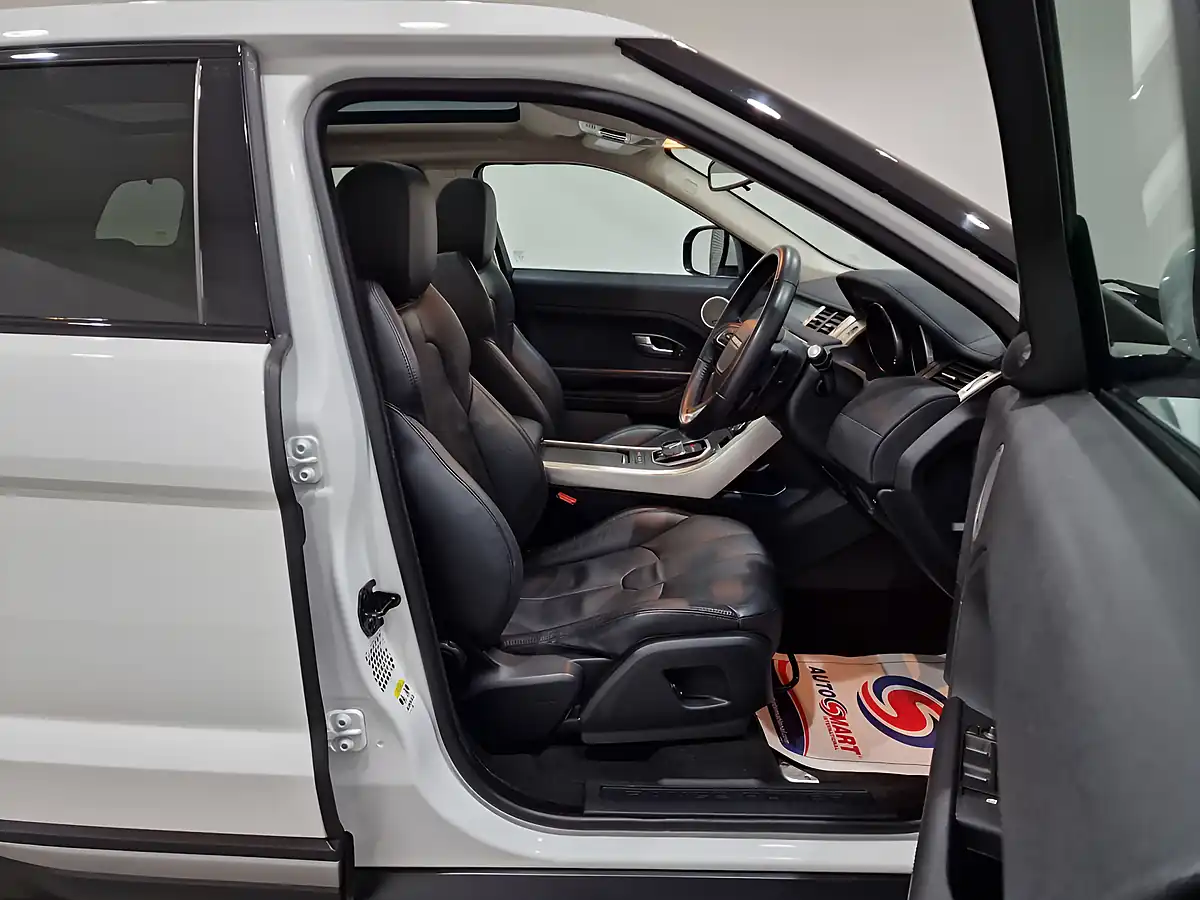 Used 2013 Land Rover Range Rover Evoque Pure White - Interior and Exterior details 9