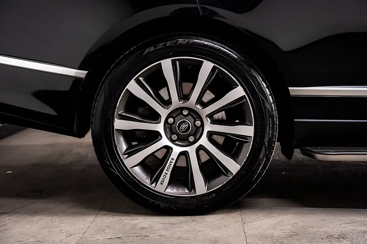 Used 2013 Land Rover Range Rover Vogue Black - Interior and Exterior details 17