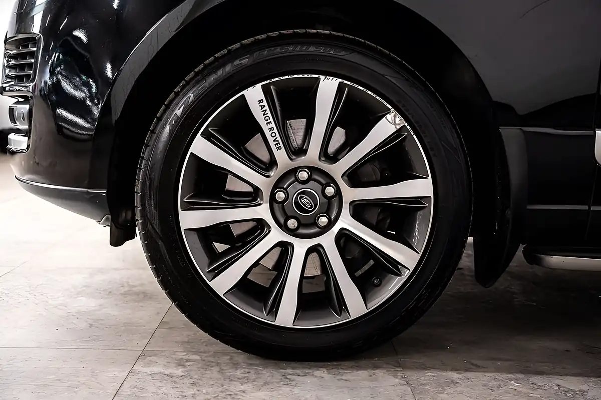 Used 2013 Land Rover Range Rover Vogue Black - Interior and Exterior details 18