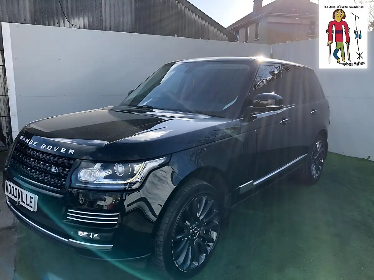 Used 2013 Land Rover Range Rover Vogue Se Black - Front View