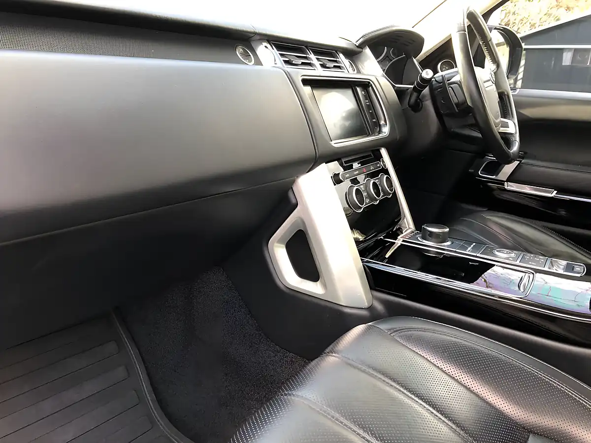 Used 2013 Land Rover Range Rover Vogue Se Black - Interior and Exterior details 13