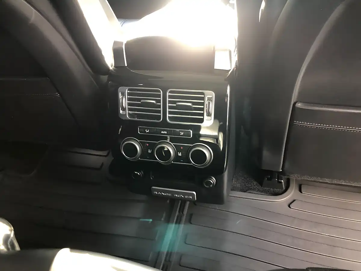 Used 2013 Land Rover Range Rover Vogue Se Black - Interior and Exterior details 17
