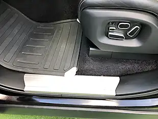 Used 2013 Land Rover Range Rover Vogue Se Black - Interior and Exterior details 18
