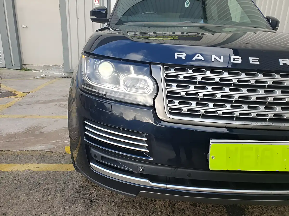 Used 2013 Land Rover Range Rover Vogue Se Black - Interior and Exterior details 10