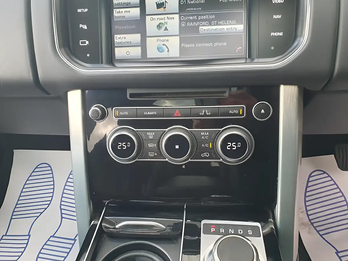 Used 2013 Land Rover Range Rover Vogue Se Black - Interior and Exterior details 14