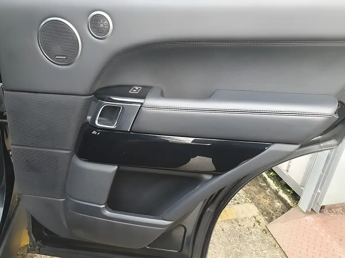 Used 2013 Land Rover Range Rover Vogue Se Black - Interior and Exterior details 18