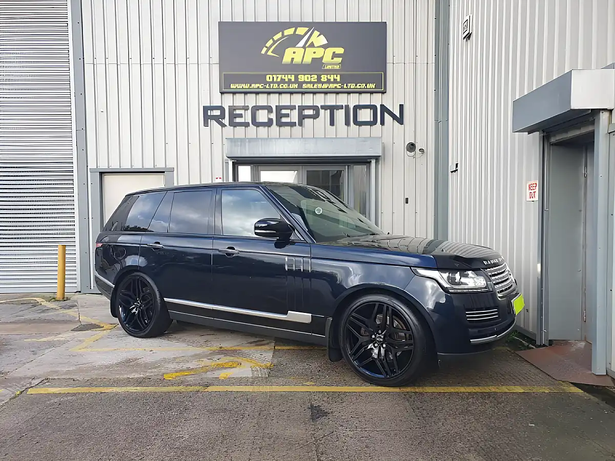 Used 2013 Land Rover Range Rover Vogue Se Black - Interior and Exterior details 3