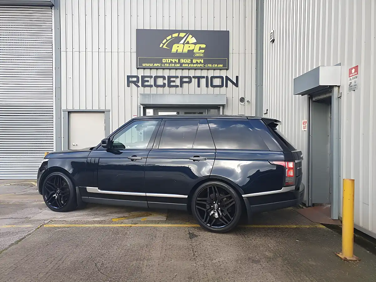 Used 2013 Land Rover Range Rover Vogue Se Black - Interior and Exterior details 7