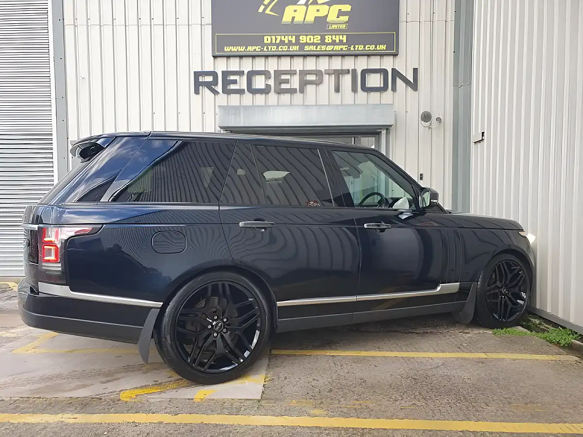 Used 2013 Land Rover Range Rover Vogue Se Black - Interior and Exterior details 8