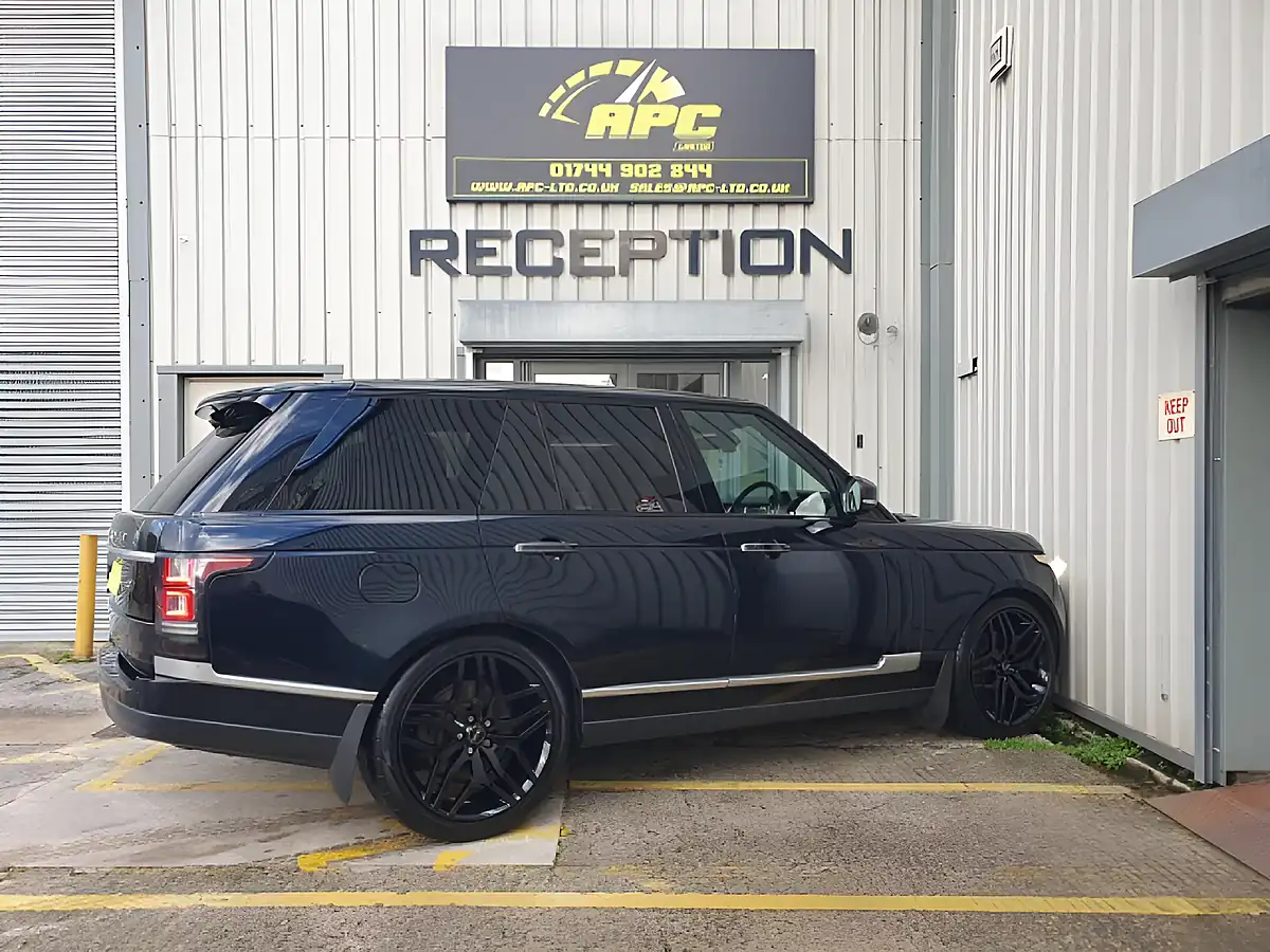 Used 2013 Land Rover Range Rover Vogue Se Black - Interior and Exterior details 9