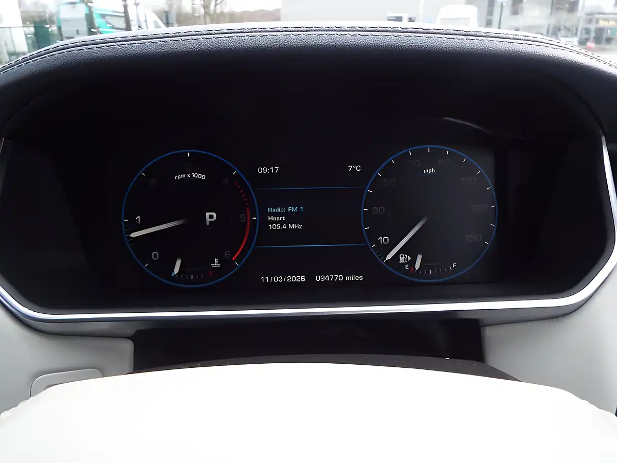 Used 2013 Land Rover Range Rover Vogue Se Blue - Interior and Exterior details 18