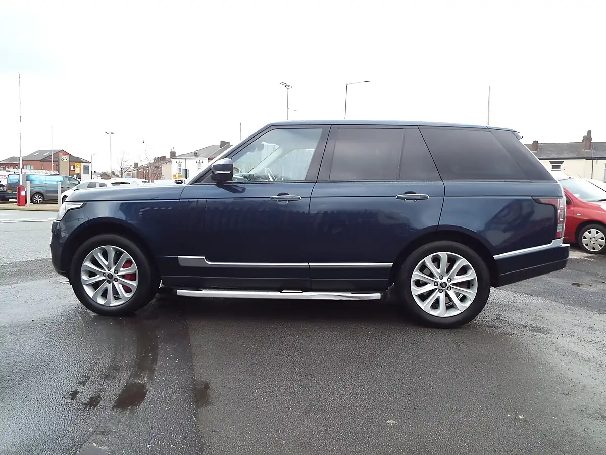 Used 2013 Land Rover Range Rover Vogue Se Blue - Interior and Exterior details 7