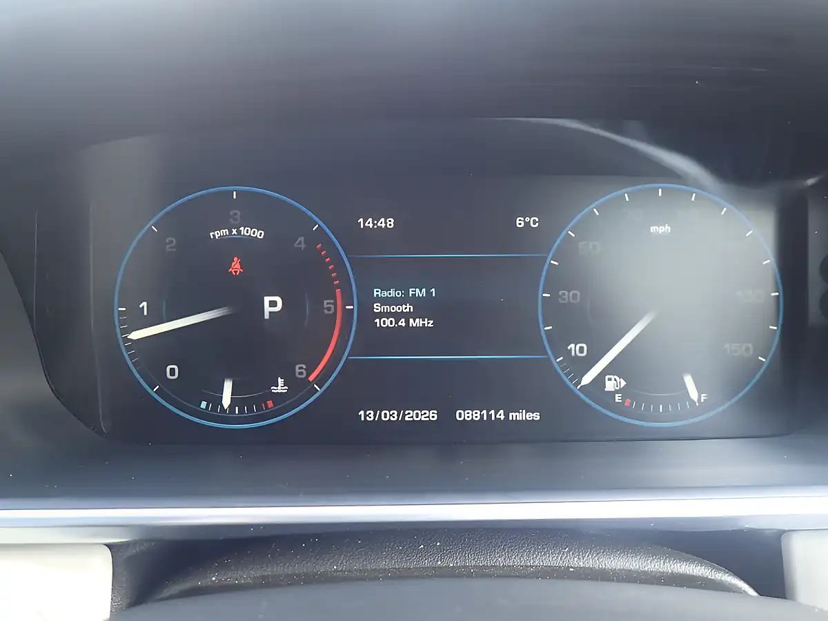 Used 2013 Land Rover Range Rover Vogue Se Grey - Interior and Exterior details 10