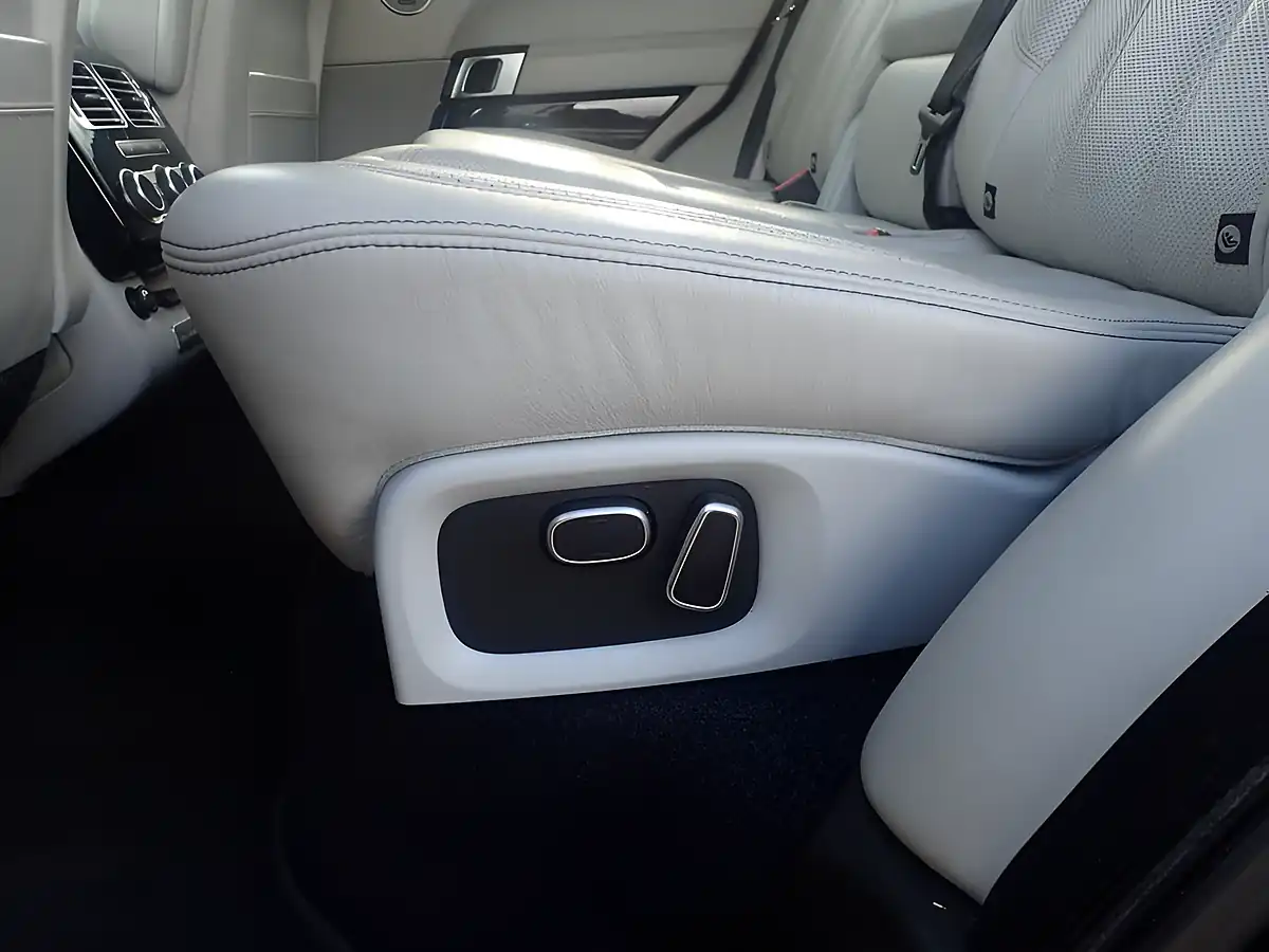 Used 2013 Land Rover Range Rover Vogue Se Grey - Interior and Exterior details 17