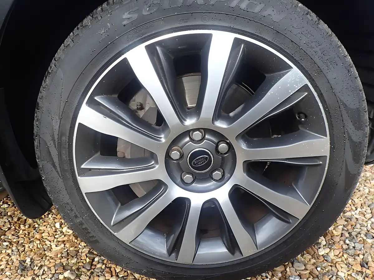 Used 2013 Land Rover Range Rover Vogue Se Grey - Interior and Exterior details 19