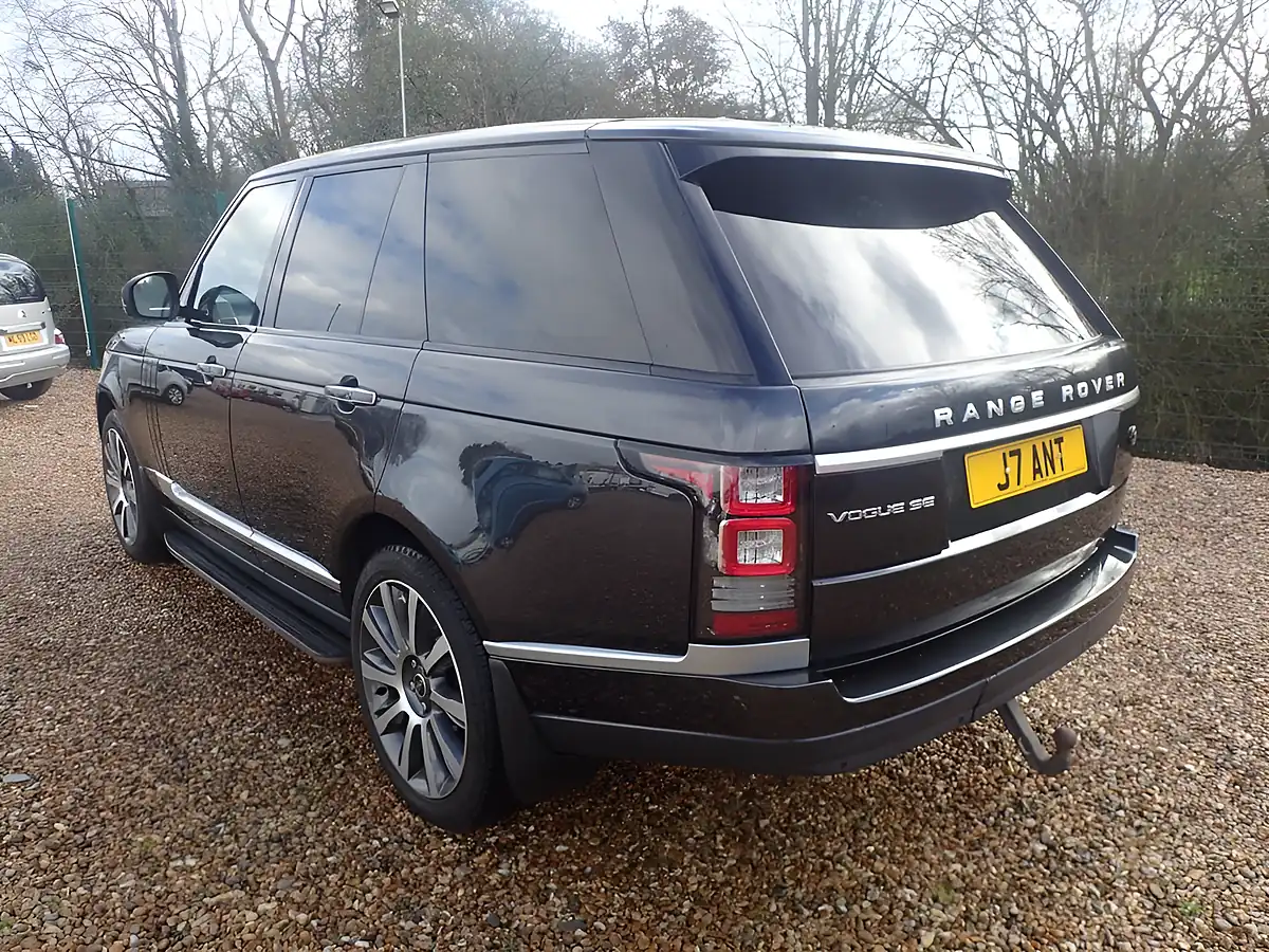 Used 2013 Land Rover Range Rover Vogue Se Grey - Interior and Exterior details 5