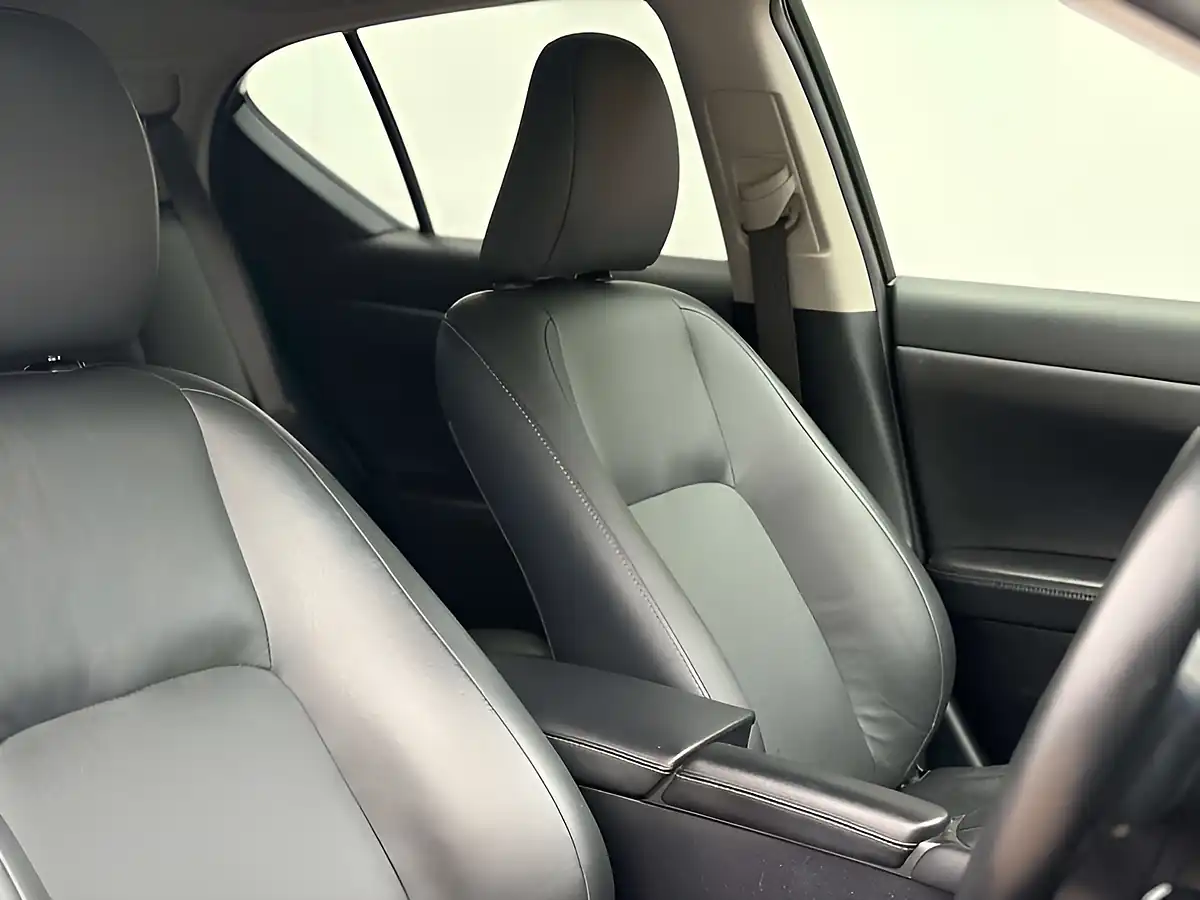 Used 2013 Lexus Ct Luxury Obsidian Black - Interior and Exterior details 8