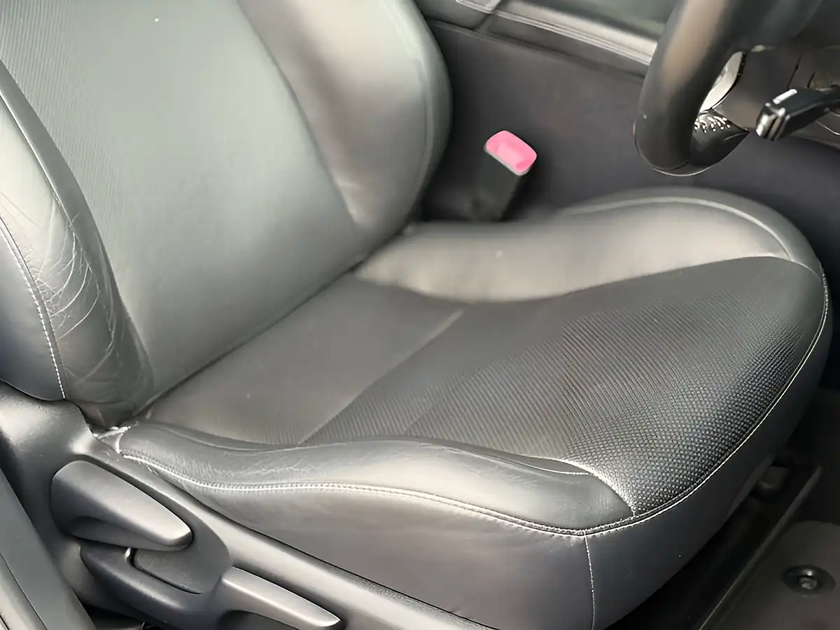 Used 2013 Lexus Ct Luxury Obsidian Black - Interior and Exterior details 9
