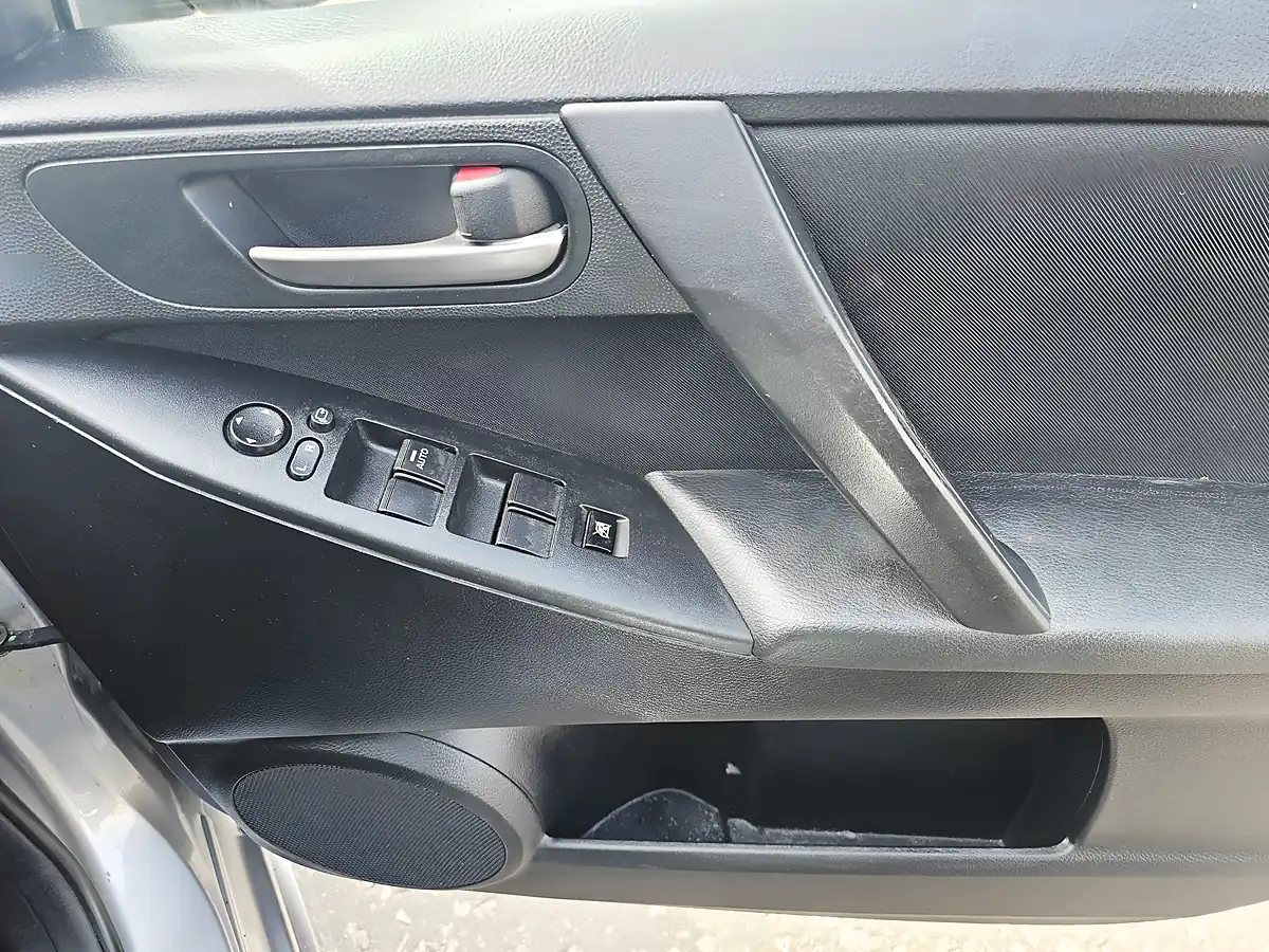 Used 2013 Mazda 3 Tamura Silver - Interior and Exterior details 15