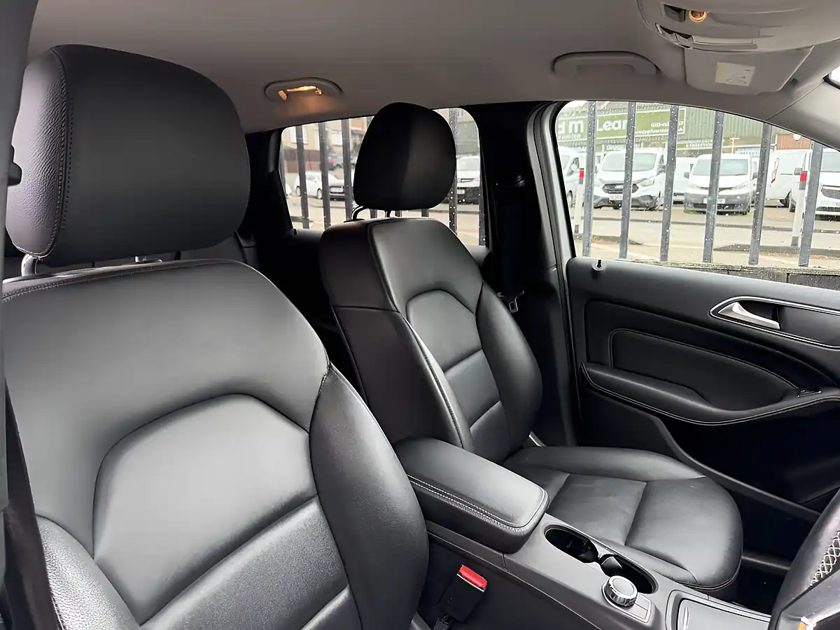 Used 2013 Mercedes b180 Sport Silver - Interior and Exterior details 6