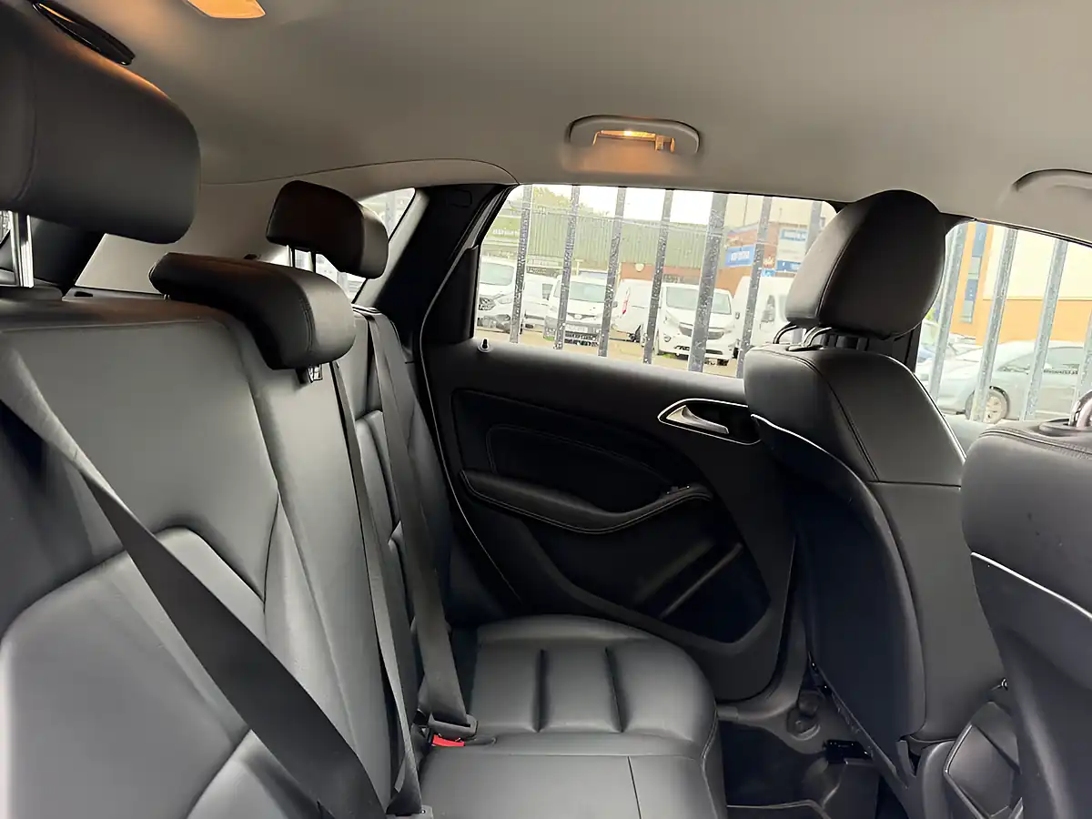 Used 2013 Mercedes b180 Sport Silver - Interior and Exterior details 7