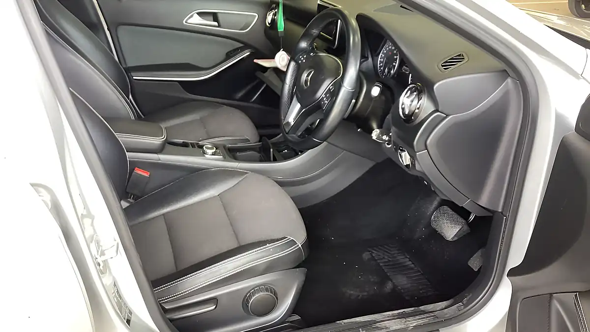 Used 2013 Mercedes-Benz a Class Se Silver - Interior and Exterior details 17