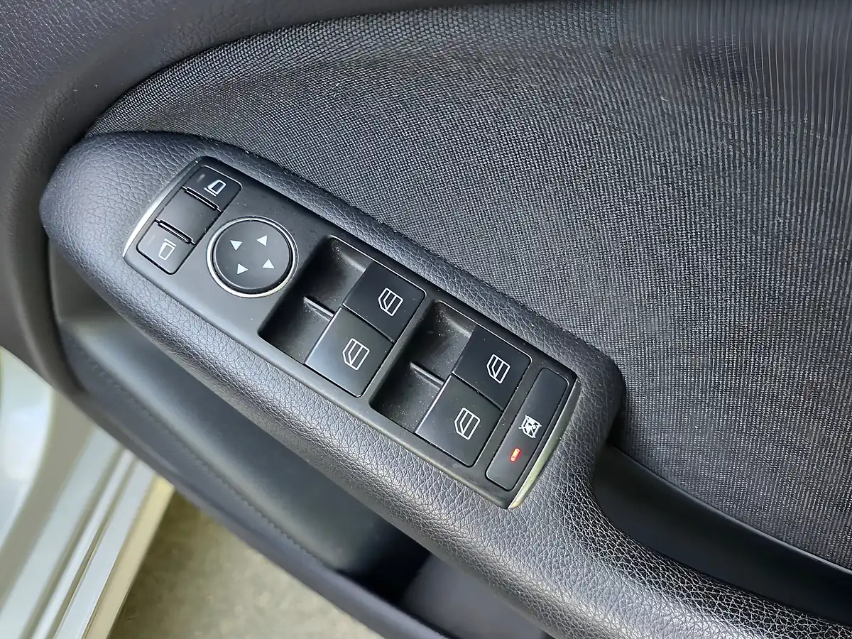 Used 2013 Mercedes-Benz B Class Se Silver - Interior and Exterior details 12