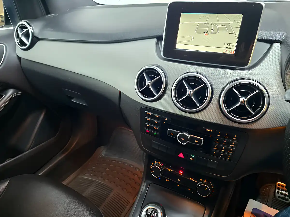 Used 2013 Mercedes-Benz B Class Sport White - Interior and Exterior details 16