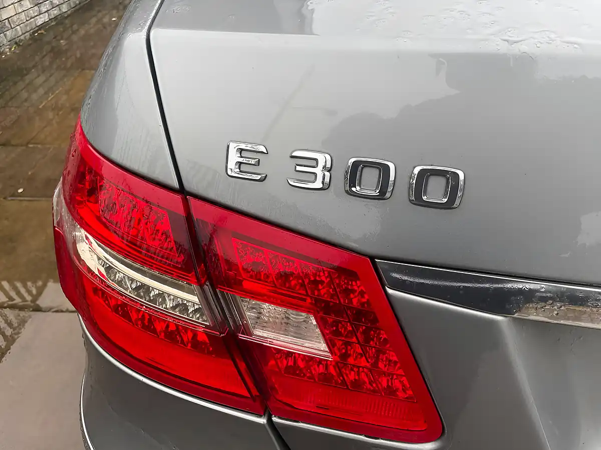 Used 2013 Mercedes-Benz E Class Bluetec Grey - Interior and Exterior details 10