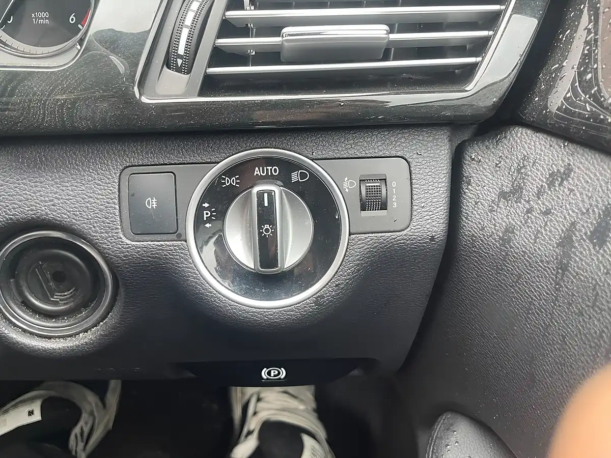 Used 2013 Mercedes-Benz E Class Bluetec Grey - Interior and Exterior details 12