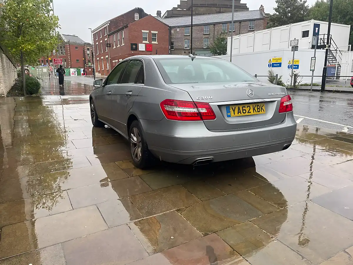 Used 2013 Mercedes-Benz E Class Bluetec Grey - Interior and Exterior details 4