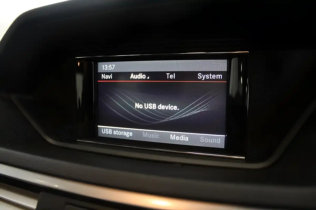 Used 2013 Mercedes-Benz E Class G-Tronic+ Euro 5 Silver - Interior and Exterior details 14