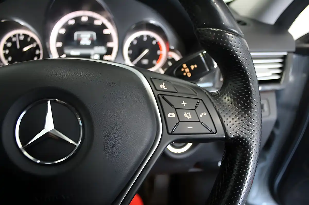 Used 2013 Mercedes-Benz E Class G-Tronic+ Euro 5 Silver - Interior and Exterior details 17