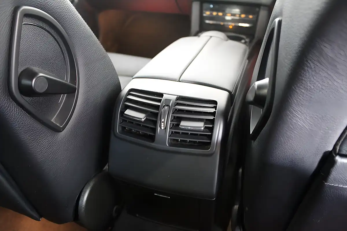 Used 2013 Mercedes-Benz E Class G-Tronic+ Euro 5 Silver - Interior and Exterior details 19