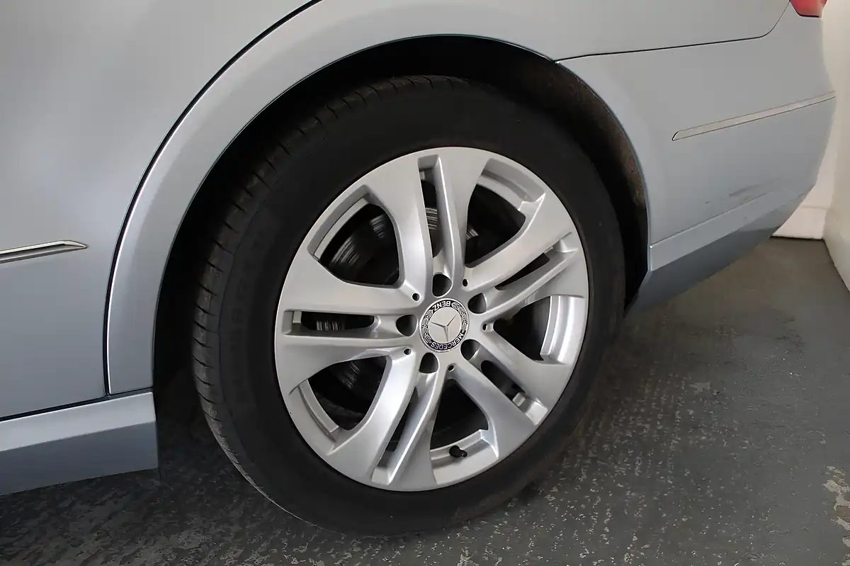 Used 2013 Mercedes-Benz E Class G-Tronic+ Euro 5 Silver - Interior and Exterior details 20