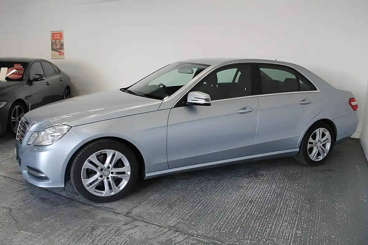 Used 2013 Mercedes-Benz E Class G-Tronic+ Euro 5 Silver - Interior and Exterior details 4