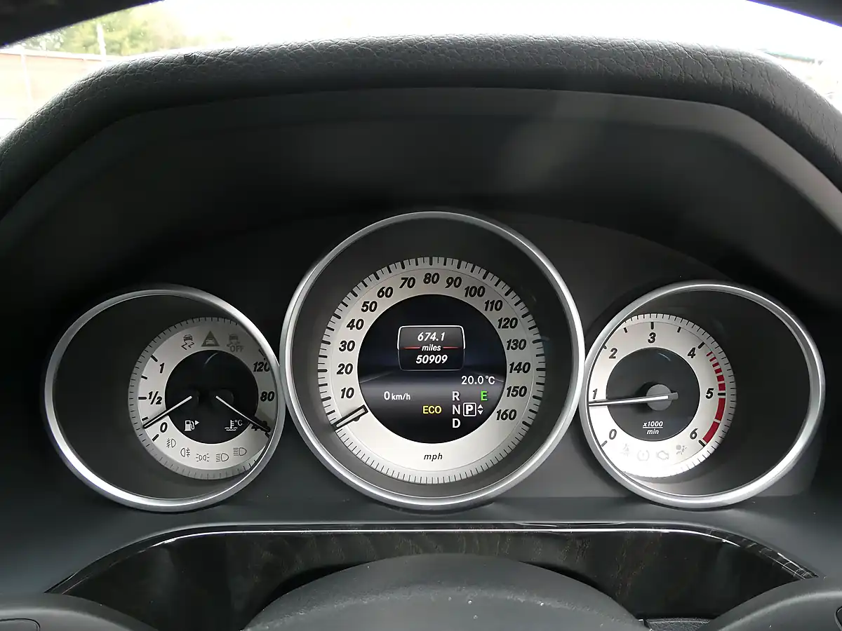 Used 2013 Mercedes-Benz E Class Se Grey - Interior and Exterior details 8