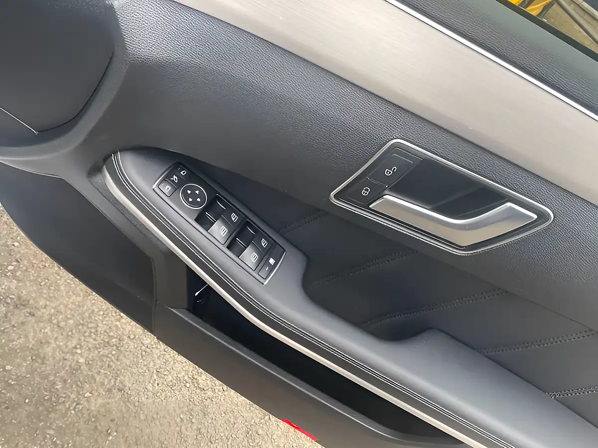 Used 2013 Mercedes-Benz E Class Sport Silver - Interior and Exterior details 17