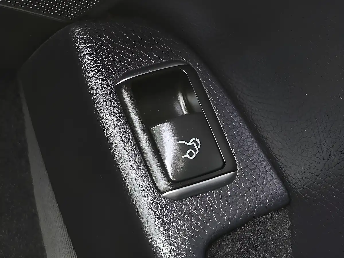 Used 2013 Mercedes-Benz Sl AMG Diamond White - Interior and Exterior details 12