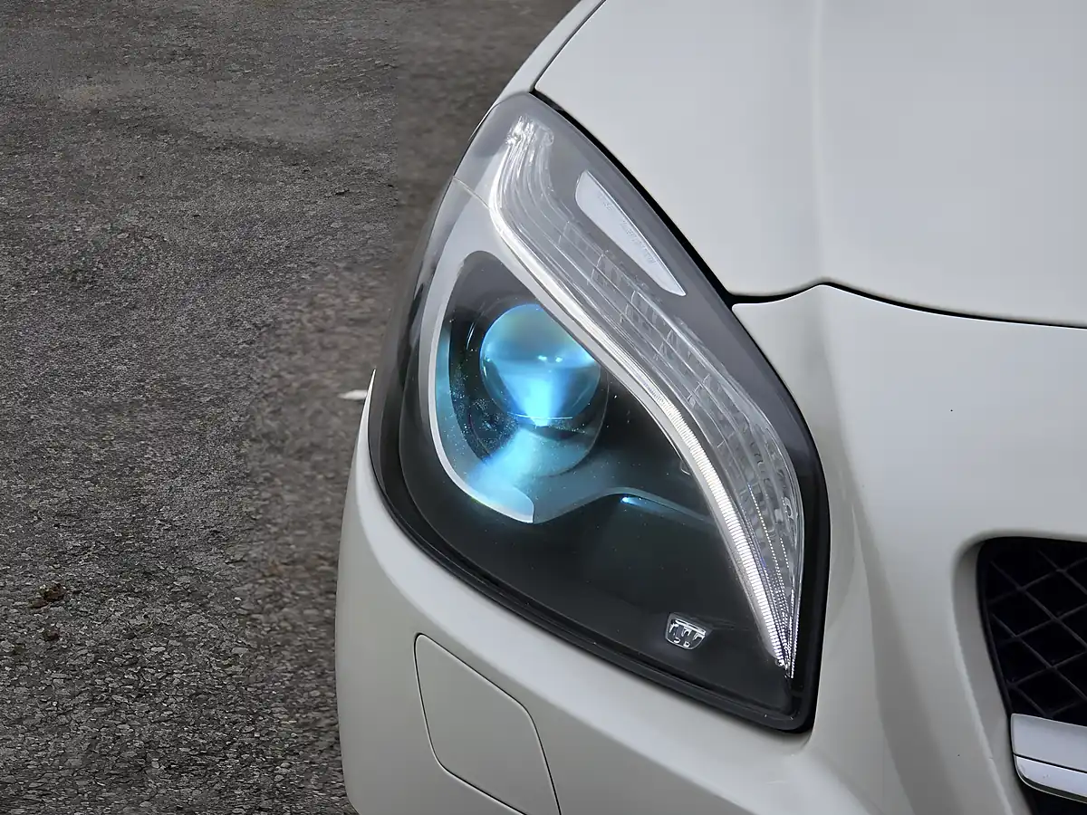 Used 2013 Mercedes-Benz Sl Blueefficiency Diamond White - Interior and Exterior details 4