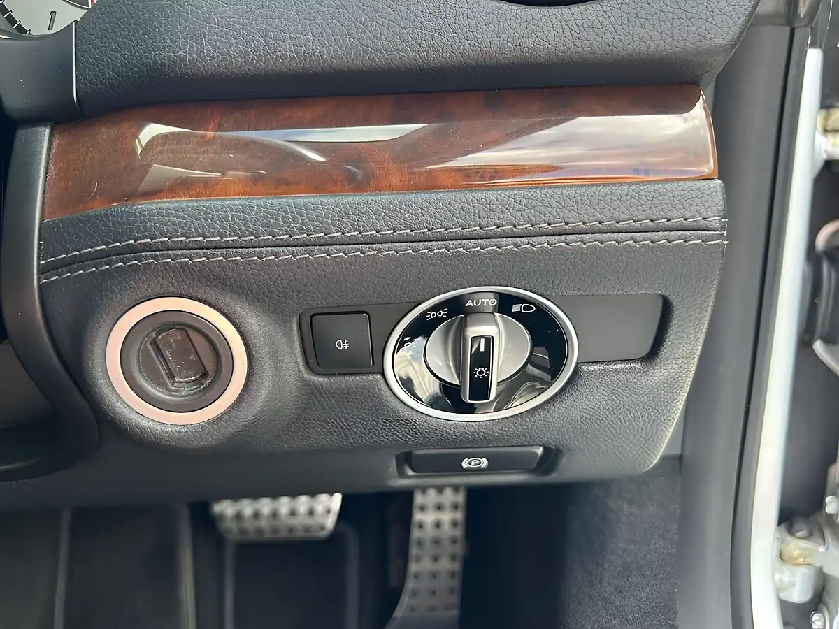 Used 2013 Mercedes-Benz Sl Class Designo Wood Iridium Silver Metallic - Interior and Exterior details 17