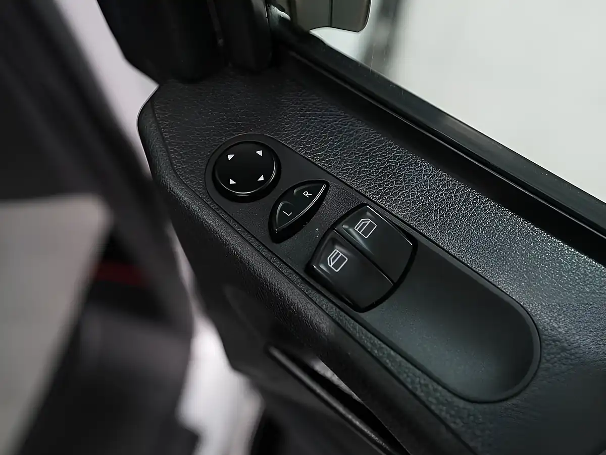 Used 2013 Mercedes-Benz Vito Dualiner Sport White - Interior and Exterior details 10