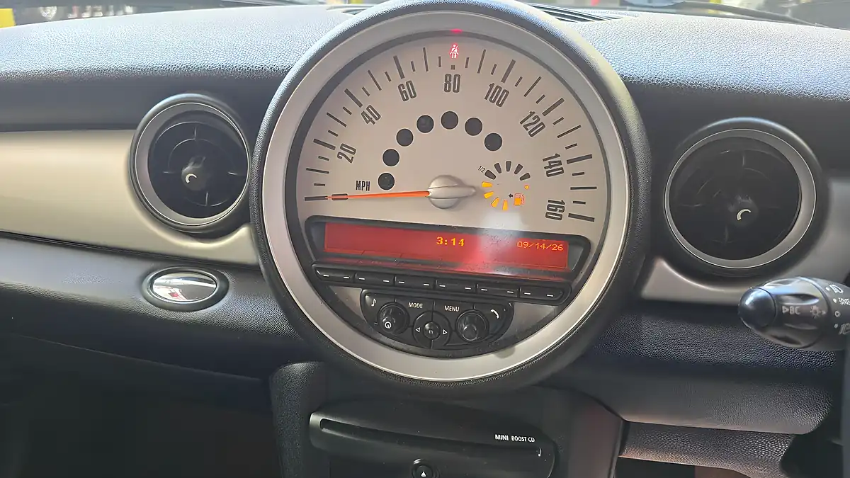 Used 2013 MINI Clubman Cooper Orange - Interior and Exterior details 6