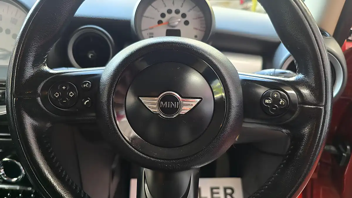 Used 2013 MINI Clubman Cooper Orange - Interior and Exterior details 9
