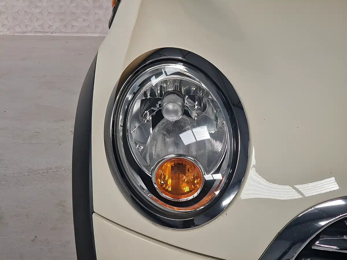 Used 2013 MINI Clubman Cooper Pepper White - Interior and Exterior details 12