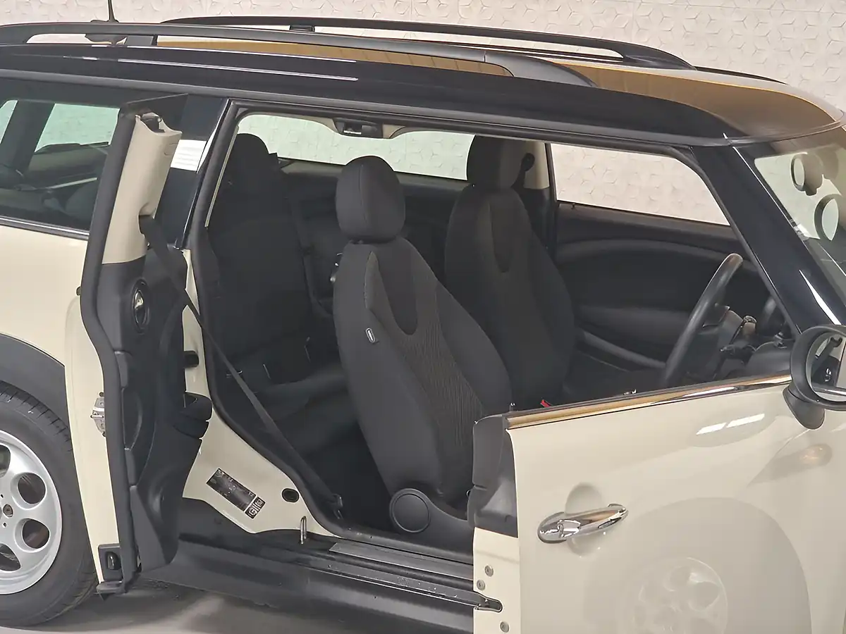 Used 2013 MINI Clubman Cooper Pepper White - Interior and Exterior details 2
